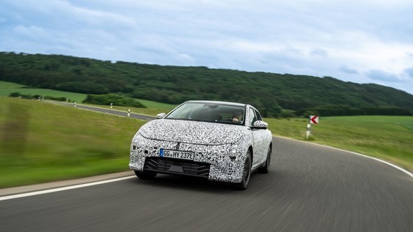 EV4 dokazuje vzdržljivost z vodilno baterijo v industriji in testi vzdržljivosti