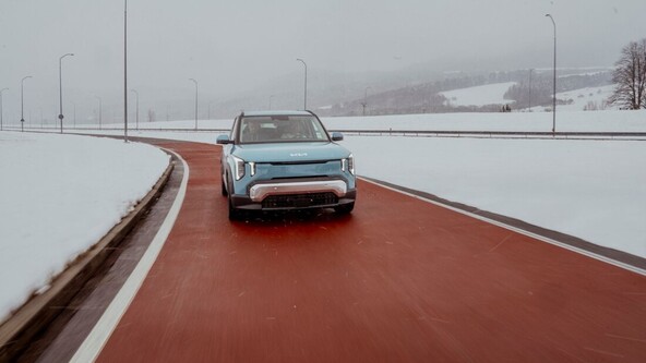 Kia je v Žilini začela s proizvodnjo modela EV2 in s tem okrepila elektrifikacijo na evropskem trgu