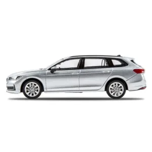 Škoda Superb Combi, model avtomobila 1:43, srebrn